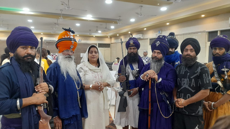 Baba Lakhvir Singh Kumbhra Sets an Example of Compassion with Nihang Jatha at a Grieving Family's Side